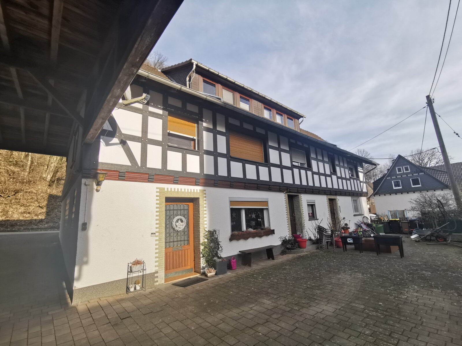 Sofort frei - Zweifamilienhaus in ruhiger Wohnlage von Bad Berleburg-Elsoff