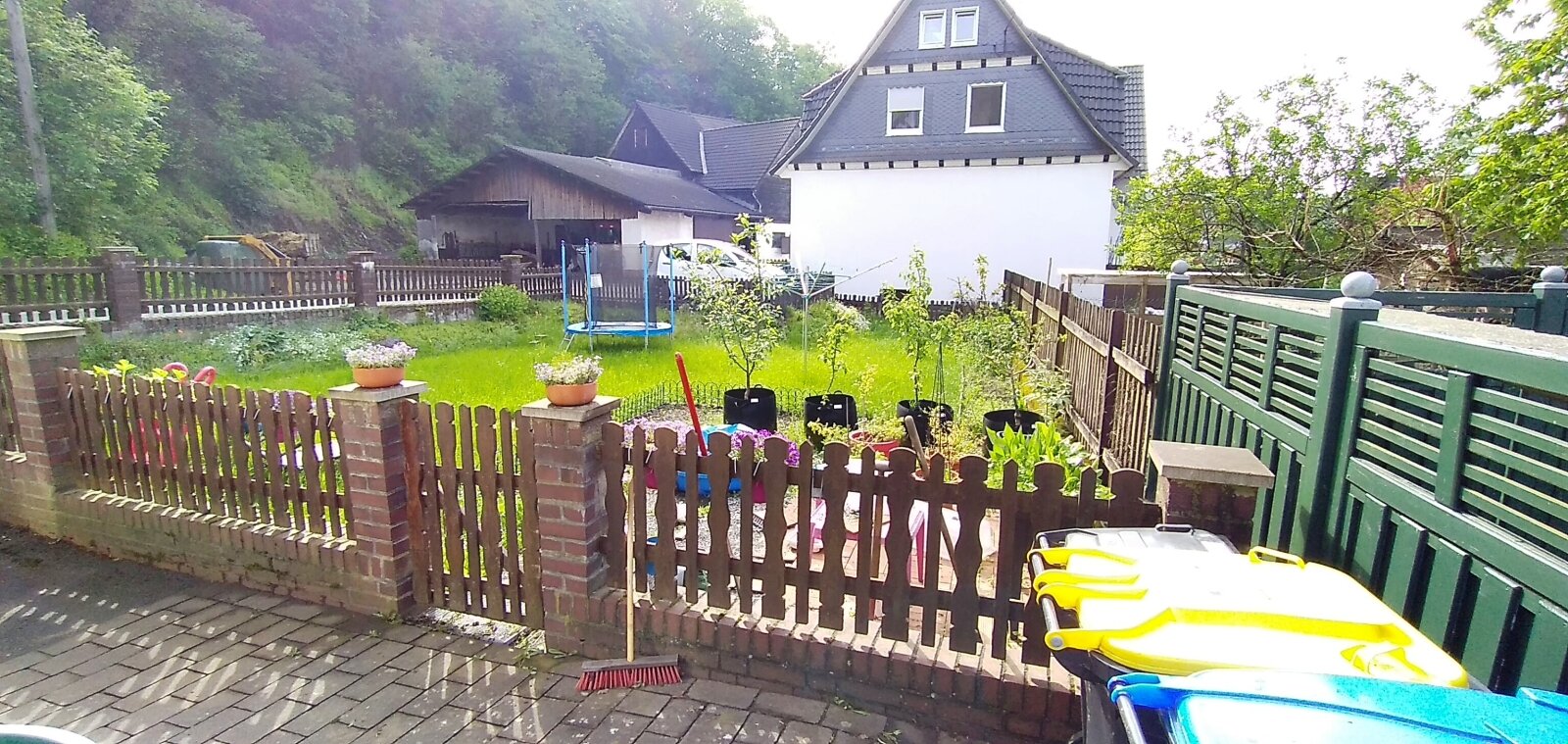 Sofort frei - Zweifamilienhaus in ruhiger Wohnlage von Bad Berleburg-Elsoff