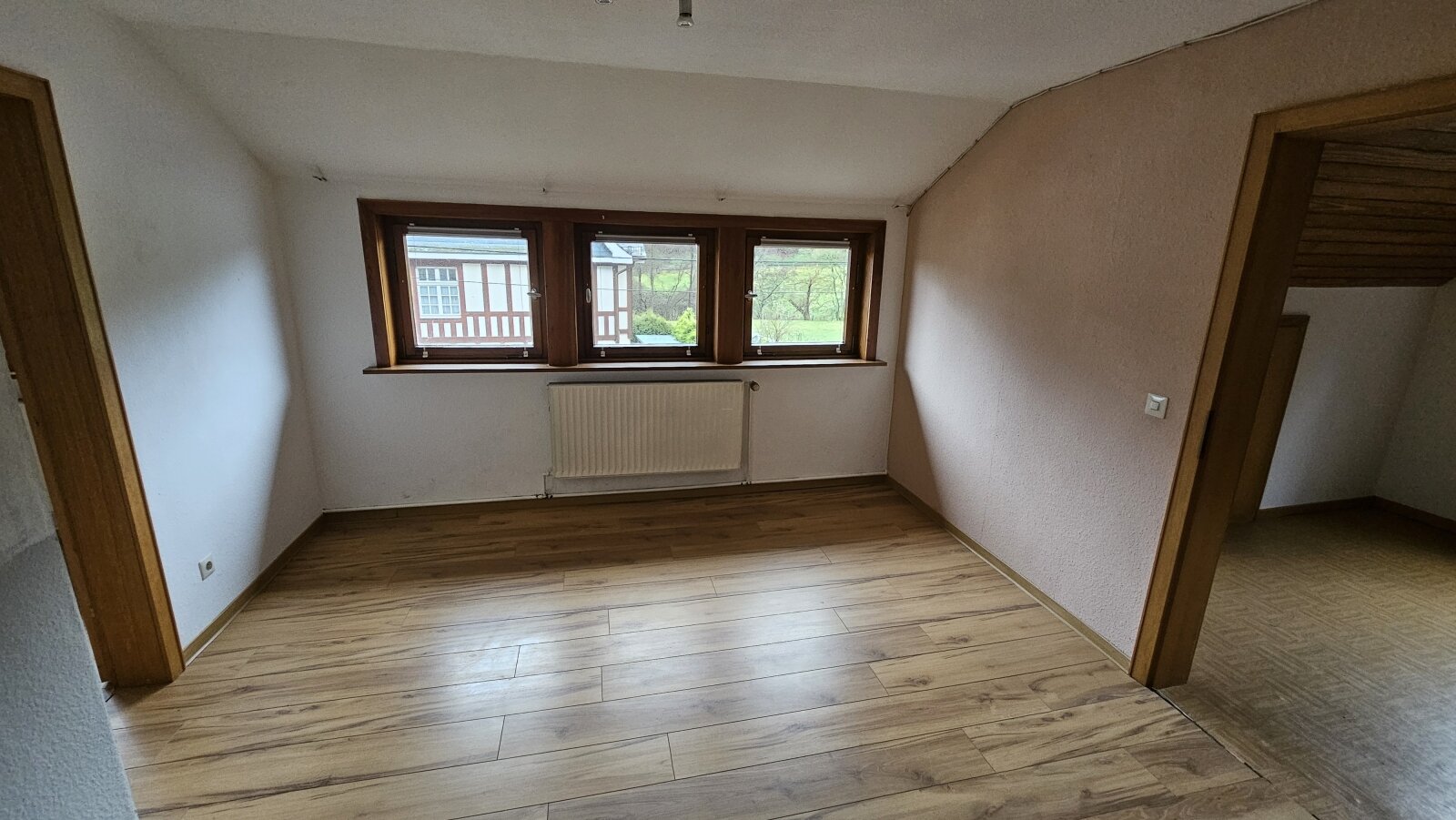 Sofort frei - Zweifamilienhaus in ruhiger Wohnlage von Bad Berleburg-Elsoff