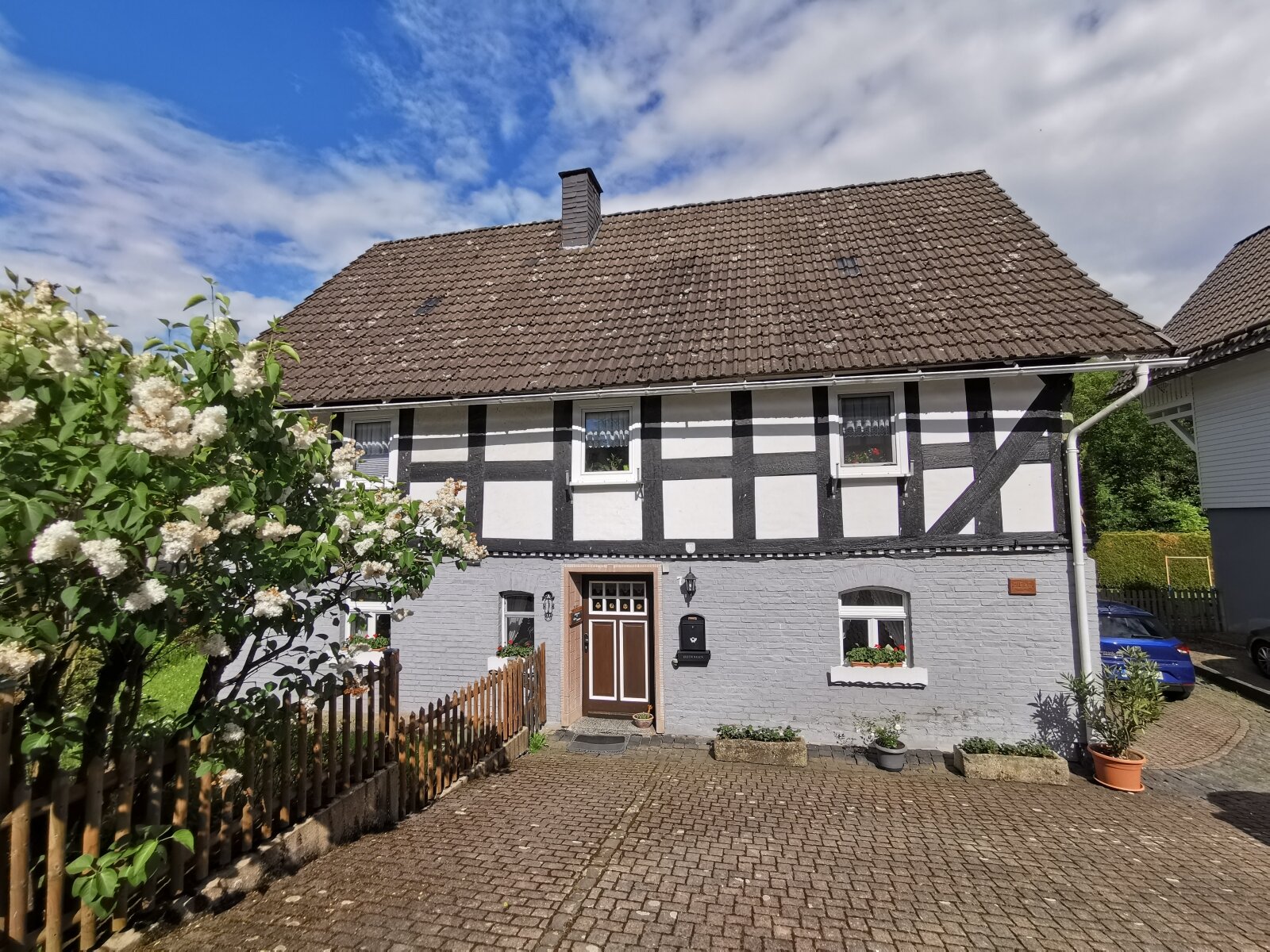 Charmant. Historisch. Einzigartig. – Entdecken Sie ein Wohnhaus, das Geschichten erzählt und Herzen berührt.