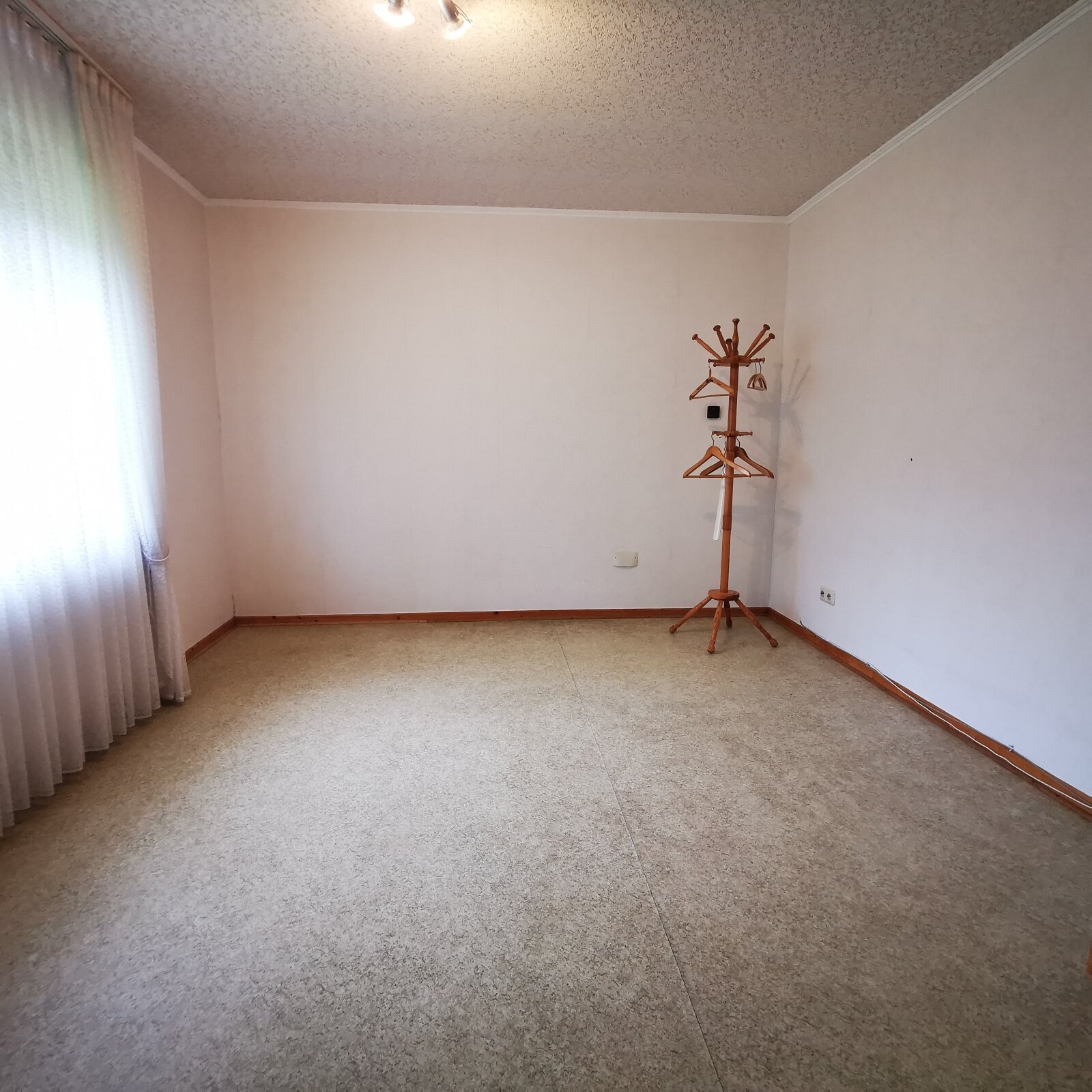 Ein Haus, viele Perspektiven – Ein-/Zweifamilienhaus in ruhiger Wohnlage von Bad Laasphe-Feudingen