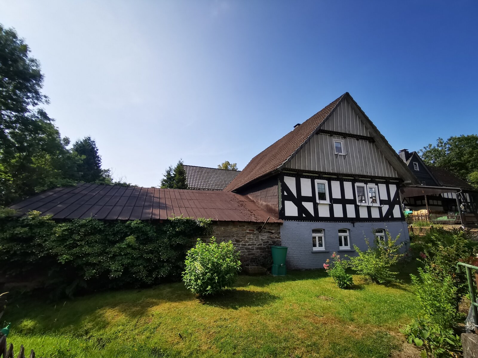 Charmant. Historisch. Einzigartig. – Entdecken Sie ein Wohnhaus, das Geschichten erzählt und Herzen berührt.