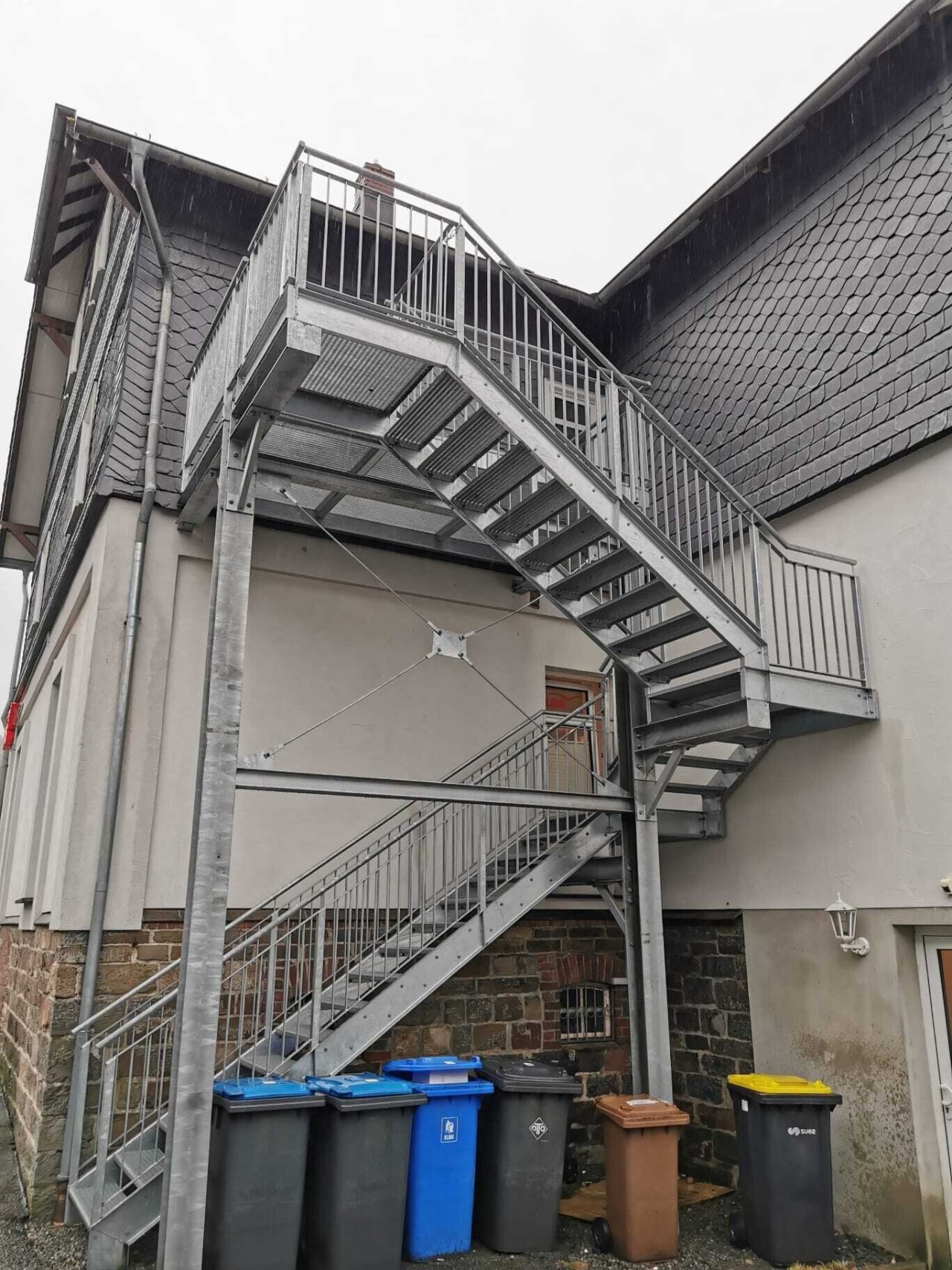 Rettungsweg mit Balkon Rettungsweg mit Balkon