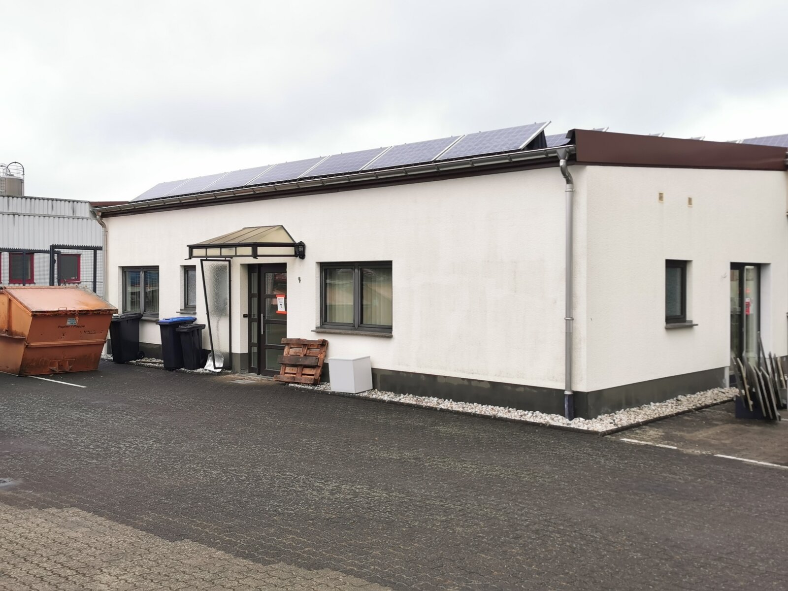 Erndtebrück: Barrierefreie Büro-/Praxisräume in Erndtebrück-Schameder Erndtebrück: Barrierefreie Büro-/Praxisräume in Erndtebrück-Schameder